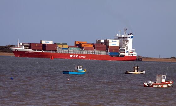 Incerteza no Estreito de Ormuz gera nova alta no preço da energia e dos alimentos